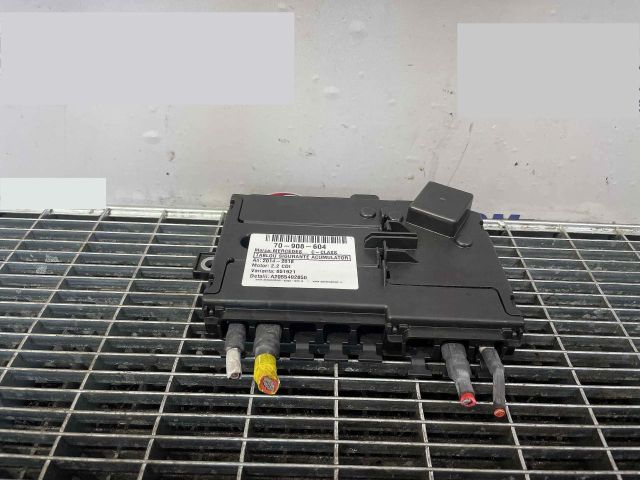 bontott MERCEDES-BENZ C-CLASS Biztosítéktábla Motortér