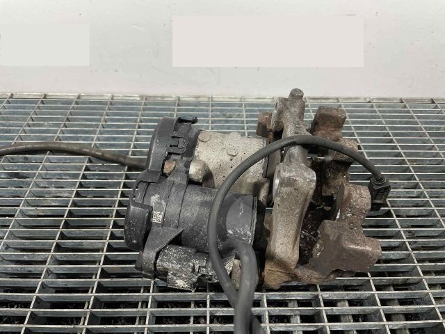 bontott MERCEDES-BENZ C-CLASS Jobb hátsó Féknyereg Munkahengerrel