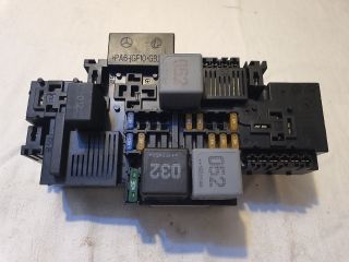 bontott MERCEDES-BENZ C-CLASS Biztosítéktábla Motortér