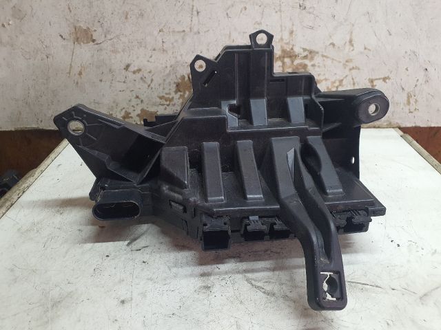 bontott MERCEDES-BENZ C-CLASS Biztosítéktábla Motortér