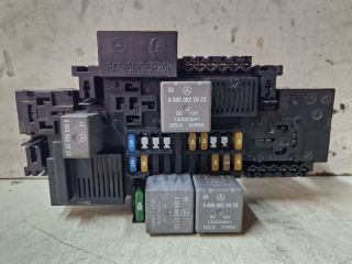 bontott MERCEDES-BENZ C-CLASS Biztosítéktábla Motortér