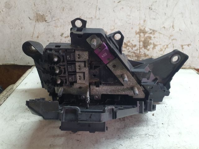 bontott MERCEDES-BENZ C-CLASS Biztosítéktábla Motortér