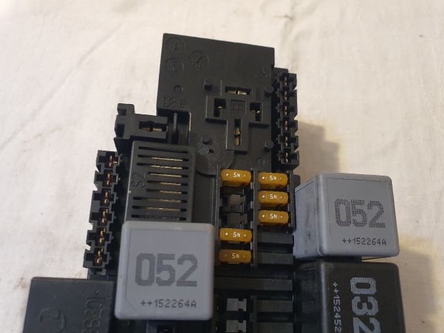 bontott MERCEDES-BENZ C-CLASS Biztosítéktábla Motortér