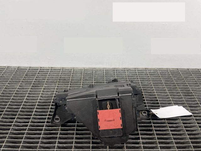 bontott MERCEDES-BENZ C-CLASS Biztosítéktábla Motortér