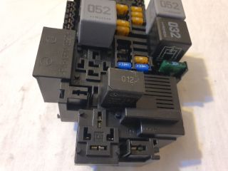 bontott MERCEDES-BENZ C-CLASS Biztosítéktábla Motortér