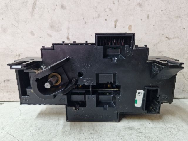 bontott MERCEDES-BENZ C-CLASS Biztosítéktábla Motortér