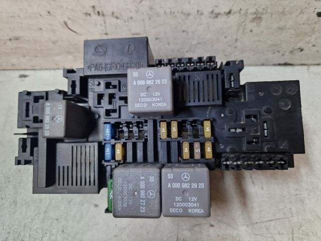 bontott MERCEDES-BENZ C-CLASS Biztosítéktábla Motortér