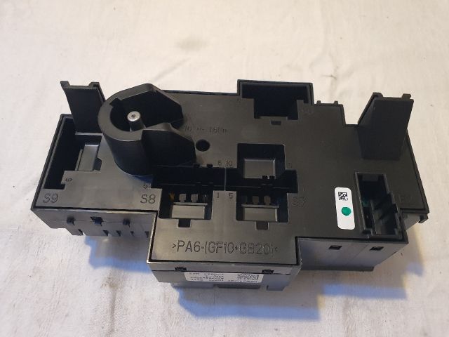 bontott MERCEDES-BENZ C-CLASS Biztosítéktábla Motortér