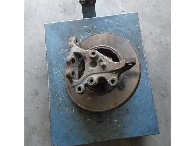 bontott MERCEDES-BENZ C-CLASS Jobb első Csonkállvány Kerékaggyal