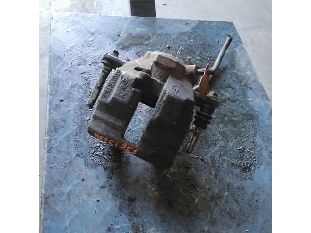 bontott MERCEDES-BENZ C-CLASS Jobb első Féknyereg Munkahengerrel