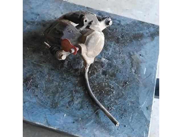 bontott MERCEDES-BENZ C-CLASS Jobb első Féknyereg Munkahengerrel