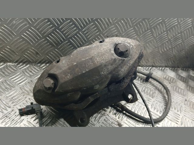 bontott MERCEDES-BENZ C-CLASS Jobb első Féknyereg Munkahengerrel