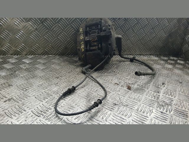 bontott MERCEDES-BENZ C-CLASS Jobb első Féknyereg Munkahengerrel