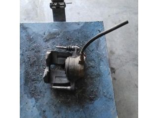 bontott MERCEDES-BENZ C-CLASS Jobb első Féknyereg Munkahengerrel