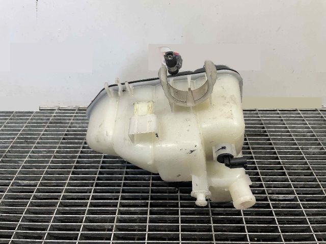 bontott MERCEDES-BENZ C-CLASS Kiegyenlítő Tartály