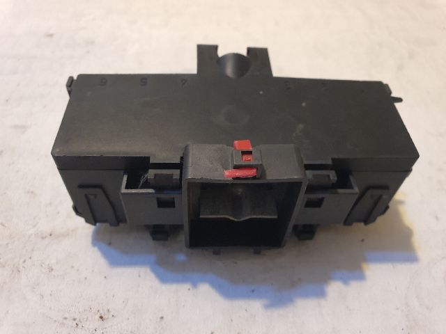 bontott MERCEDES-BENZ C-CLASS Biztosítéktábla Motortér