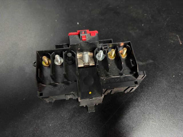 bontott MERCEDES-BENZ C-CLASS Biztosítéktábla Motortér