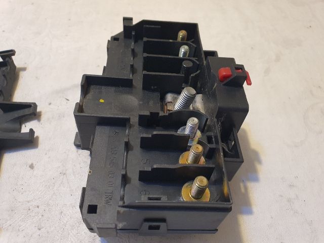 bontott MERCEDES-BENZ C-CLASS Biztosítéktábla Motortér