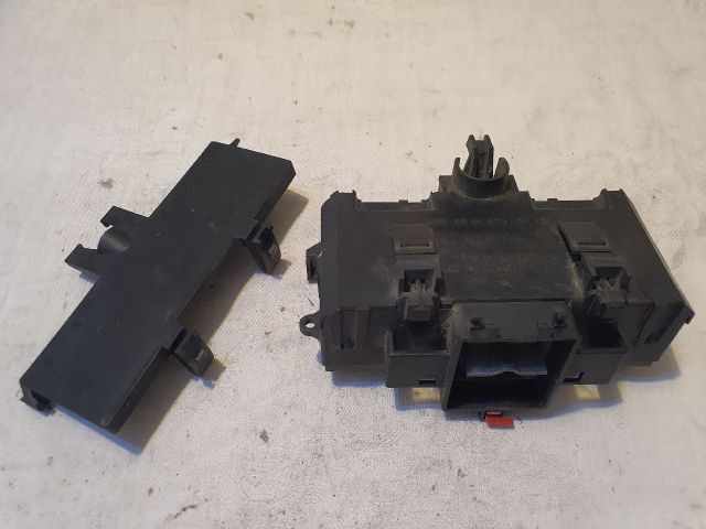 bontott MERCEDES-BENZ C-CLASS Biztosítéktábla Motortér