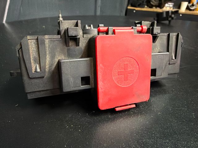 bontott MERCEDES-BENZ C-CLASS Biztosítéktábla Motortér