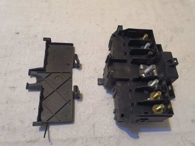 bontott MERCEDES-BENZ C-CLASS Biztosítéktábla Motortér