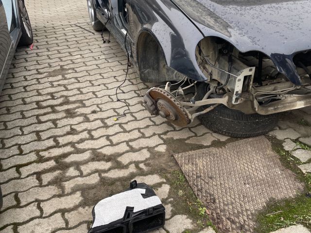 bontott MERCEDES-BENZ C-CLASS Jobb első Féknyereg Munkahengerrel