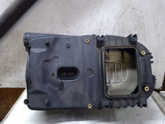 bontott MERCEDES-BENZ C-CLASS Légszűrő Ház