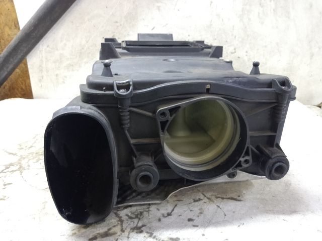 bontott MERCEDES-BENZ C-CLASS Légszűrő Ház