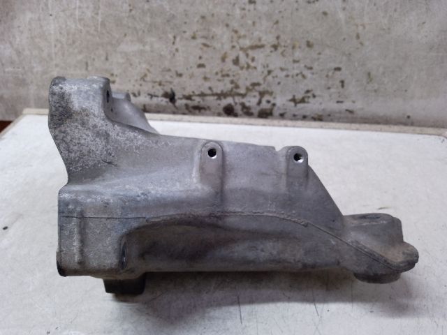 bontott MERCEDES-BENZ C-CLASS Motor Tartó Bak Jobb