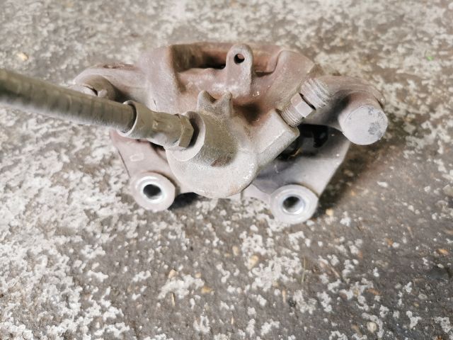 bontott MERCEDES-BENZ C-CLASS Bal hátsó Féknyereg Munkahengerrel