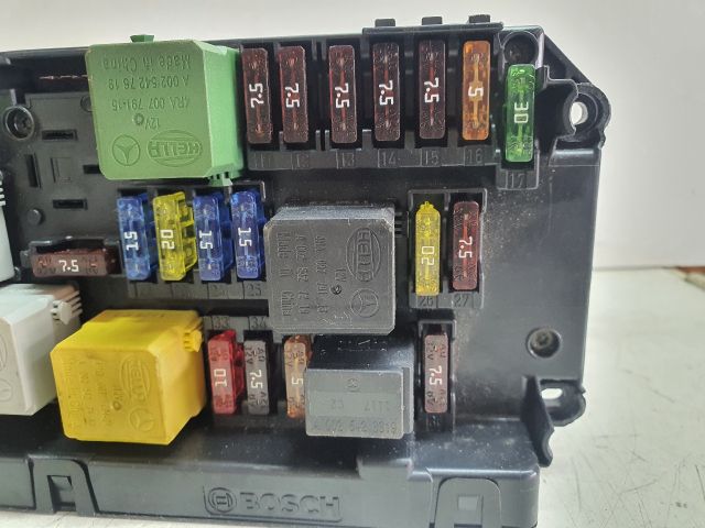 bontott MERCEDES-BENZ C-CLASS Biztosítéktábla Motortér