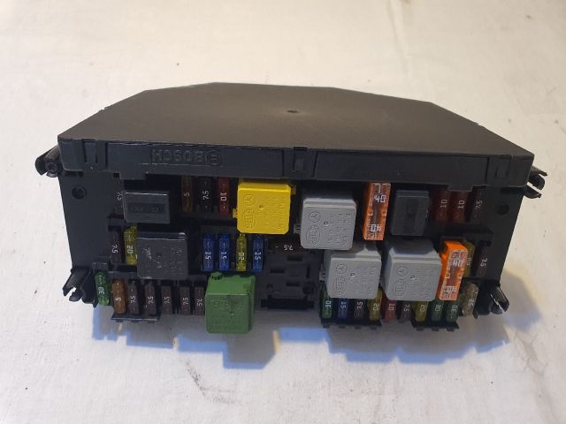 bontott MERCEDES-BENZ C-CLASS Biztosítéktábla Motortér