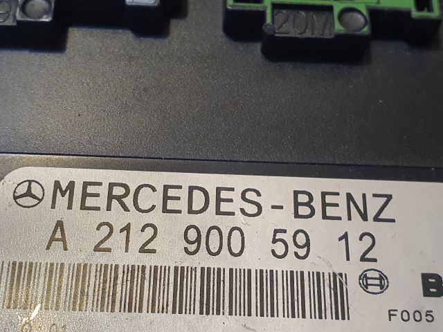 bontott MERCEDES-BENZ C-CLASS Biztosítéktábla Motortér