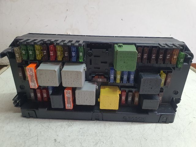 bontott MERCEDES-BENZ C-CLASS Biztosítéktábla Motortér