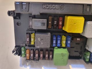 bontott MERCEDES-BENZ C-CLASS Biztosítéktábla Motortér