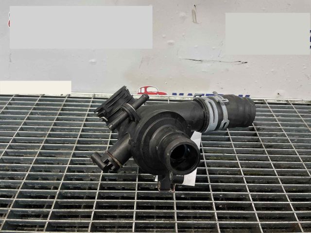 bontott MERCEDES-BENZ C-CLASS Hengerfej Vízkivezető