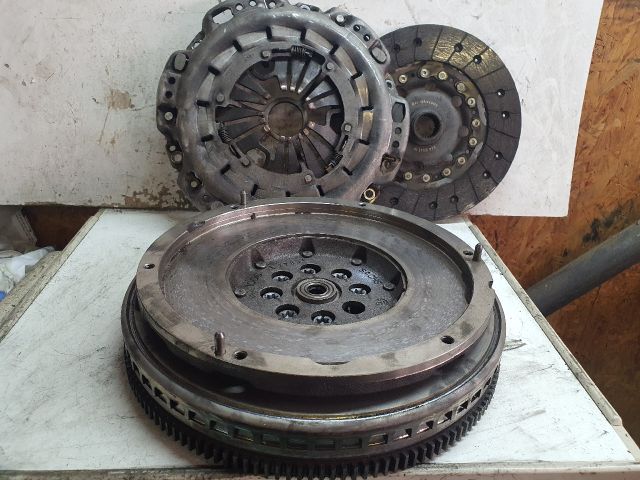 bontott MERCEDES-BENZ C-CLASS Kuplung Szett Lendkerékkel