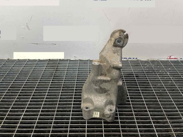 bontott MERCEDES-BENZ C-CLASS Motor Tartó Bak Jobb