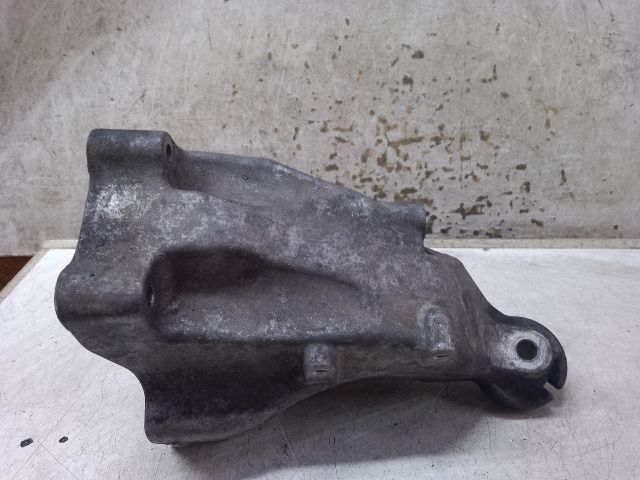 bontott MERCEDES-BENZ C-CLASS Motor Tartó Bak Jobb