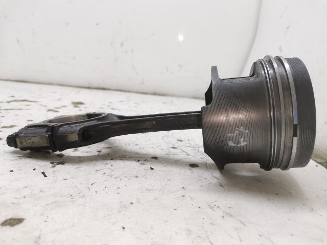 bontott MERCEDES-BENZ C-CLASS Dugattyú és Hajtókar