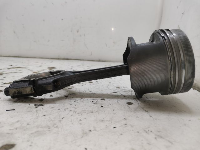 bontott MERCEDES-BENZ C-CLASS Dugattyú és Hajtókar