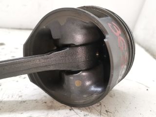 bontott MERCEDES-BENZ C-CLASS Dugattyú és Hajtókar