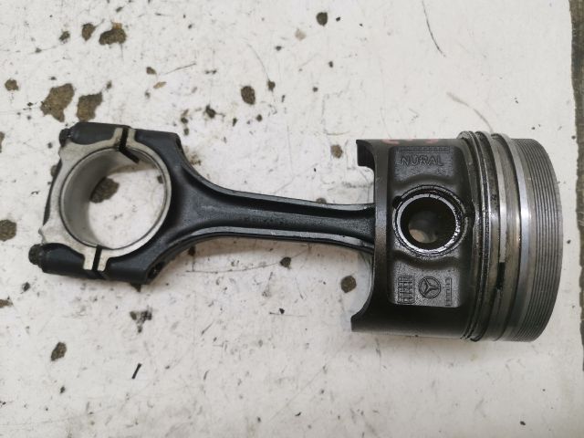 bontott MERCEDES-BENZ C-CLASS Dugattyú és Hajtókar