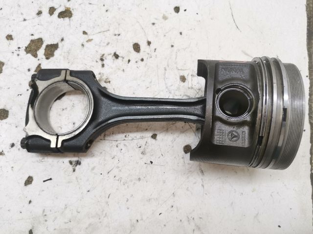 bontott MERCEDES-BENZ C-CLASS Dugattyú és Hajtókar