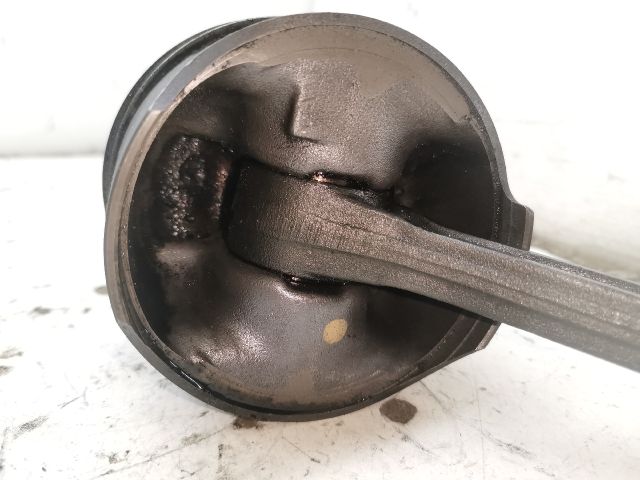 bontott MERCEDES-BENZ C-CLASS Dugattyú és Hajtókar