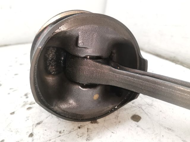 bontott MERCEDES-BENZ C-CLASS Dugattyú és Hajtókar