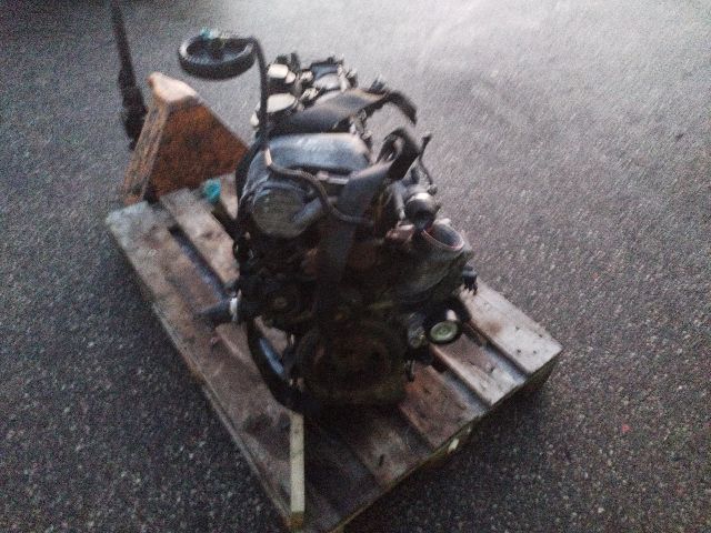 bontott MERCEDES-BENZ C-CLASS Motor (Fűzött blokk hengerfejjel)