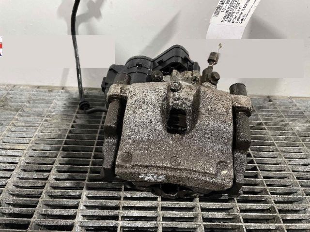 bontott MERCEDES-BENZ C-CLASS Bal hátsó Féknyereg Munkahengerrel