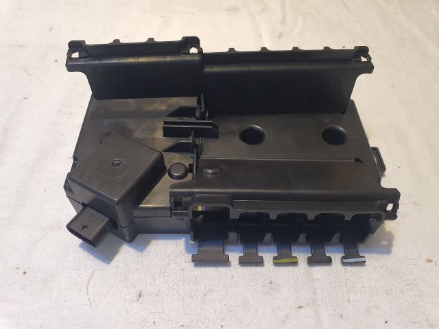 bontott MERCEDES-BENZ C-CLASS Biztosítéktábla Motortér