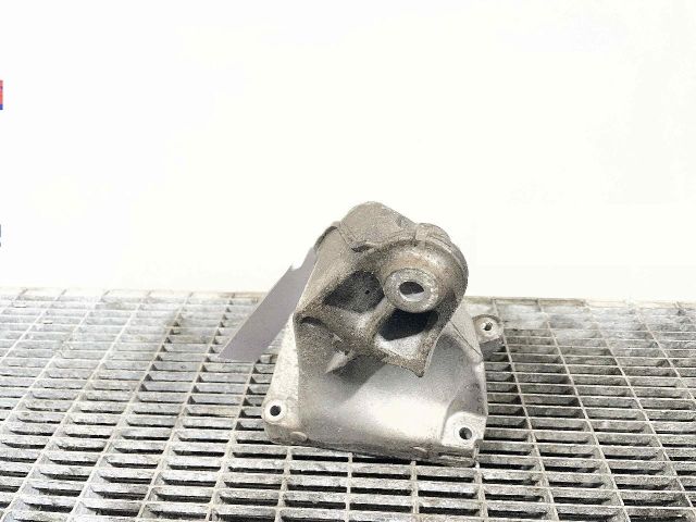 bontott MERCEDES-BENZ C-CLASS Motor Tartó Bak Bal